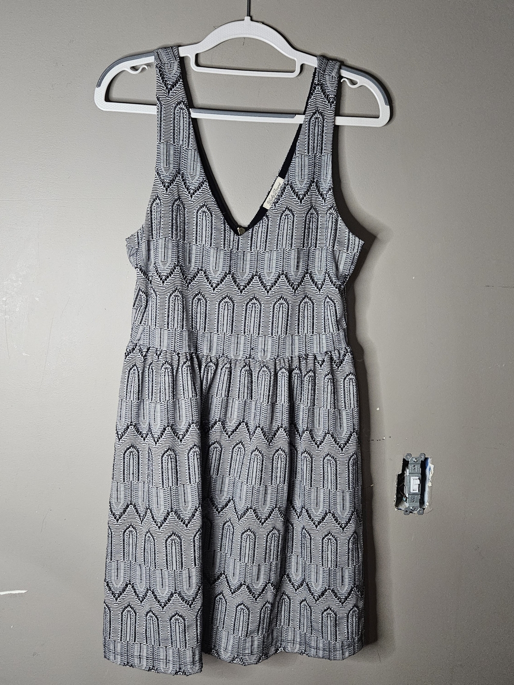Lucky Brand Grey Patterned V-Neck Mini Dress Size Small Ptp 18" Length 36"